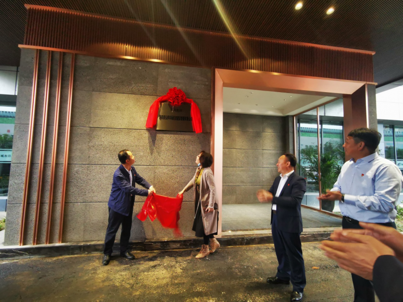 新起點(diǎn) 新征程 新要求 ——市國資委黨委書(shū)記、主任苗惠芳，市城管局黨組書(shū)記、局長(cháng)易勛指導城市停車(chē)建設工作